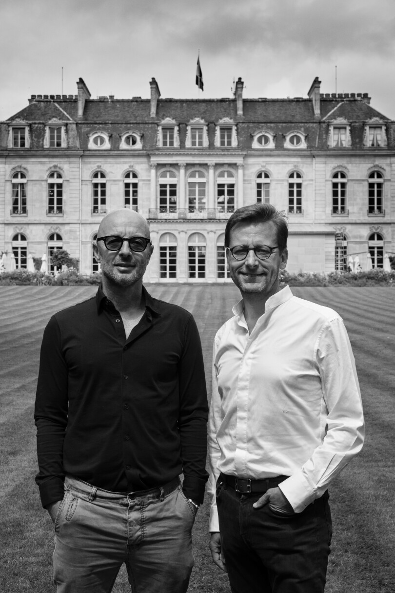 Le photographe Sacha Goldberger et l’auteur Emery Doligé.